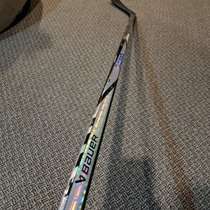 Senior Bauer Twitch Left Hand Hockey Stick P28 77 Flex (New - Silver)