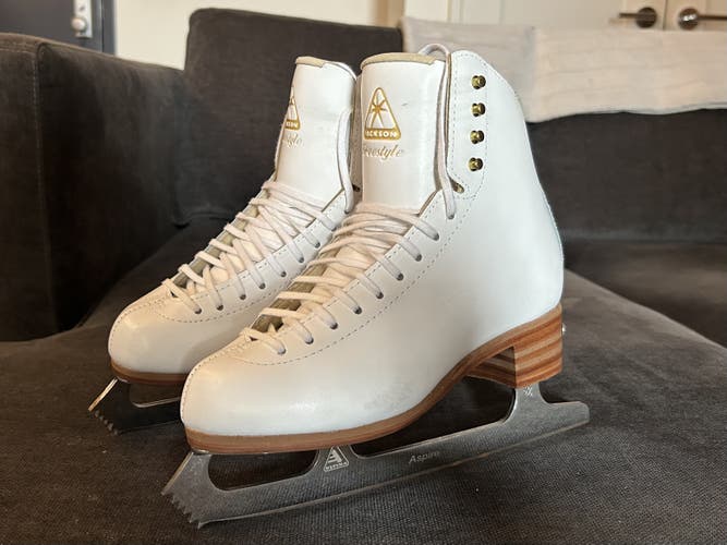 Jackson Ultima Figure Skates B Adult 6 (Used)