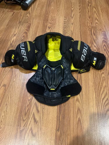 Medium Intermediate Bauer Supreme M3 Shoulder Pads (Used)
