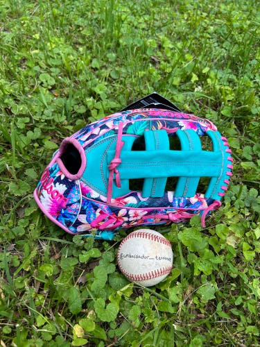 2025 Wilson A2000 1806 Randy Arozarana Model 12.75” Outfield Baseball Glove Pink/Bkue/Floral