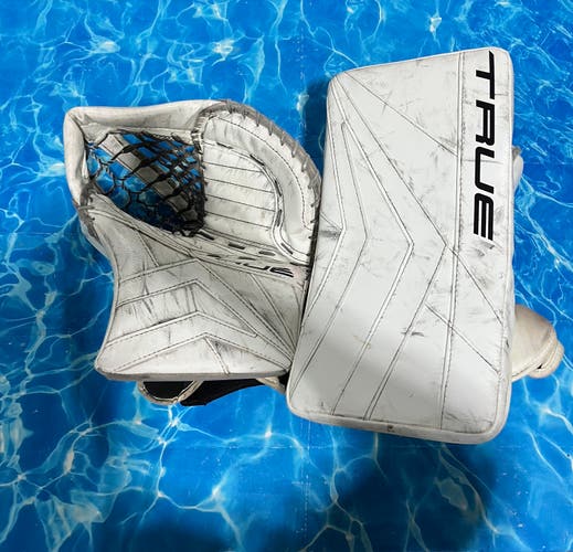 Senior True Catalyst 9x3 Goalie Gloves & Blockers Regular (Used)