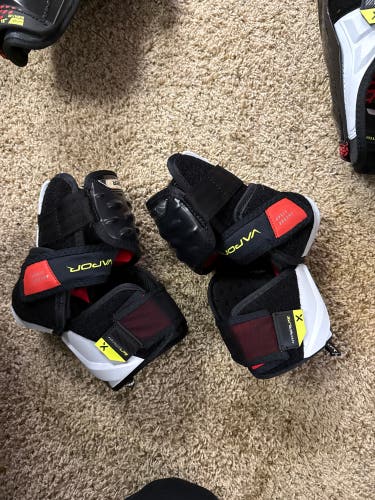 Senior Medium Bauer Vapor Hyperlite Elbow Pads (New)
