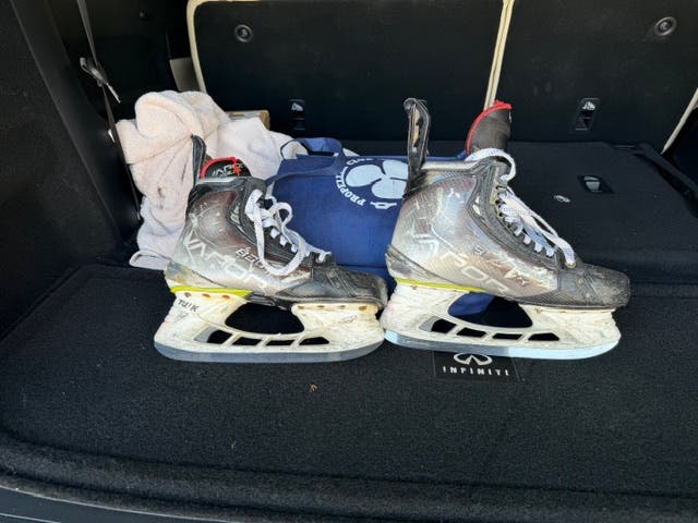 Bauer Vapor Hyperlite Hockey Skates Regular Width 8 (Used)