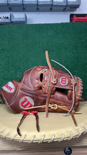 2022 Wilson A2000 1787 Pro Stock 11.75” RH Infield Baseball Glove 11.75" (Used)
