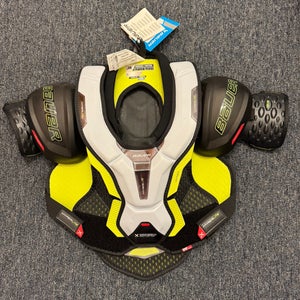 New Bauer Vapor Hyperlite Shoulder Pads - Junior Medium