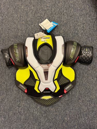 New Bauer Vapor Hyperlite Shoulder Pads - Junior Medium