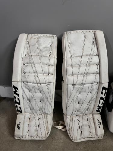 33" CCM Extreme Flex 3.9 Goalie Leg Pads (Used)