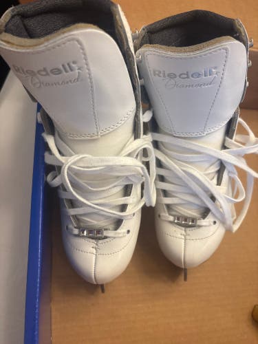 Riedell Figure Skates C Junior 1.5 (Used)