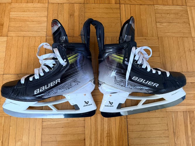 2023 Bauer Vapor Hyperlite 2 Hockey Skates Regular Width 10 (Used)
