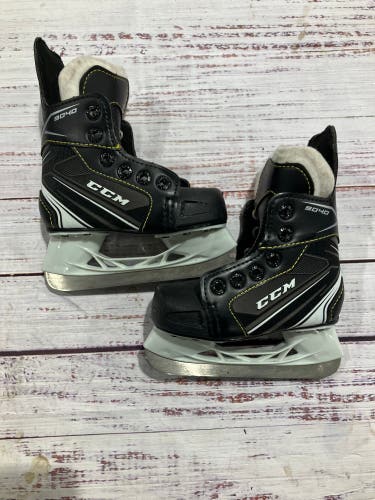 Youth CCM Tacks 9040 Hockey Skates Regular Width 7 (Used)