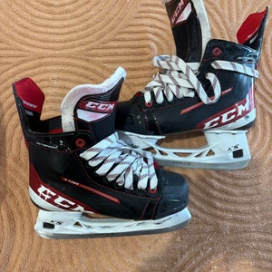 Intermediate CCM JetSpeed XTra Hockey Skates Regular Width Size 4 (Used)