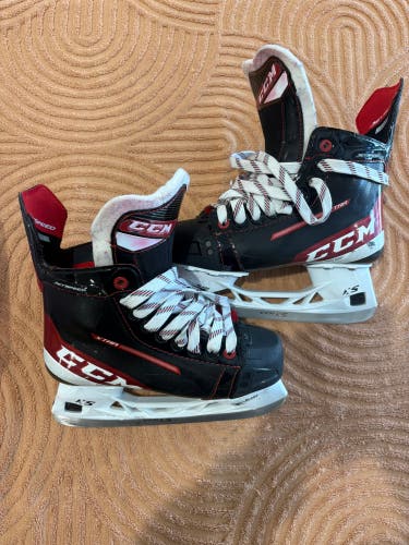 Intermediate CCM JetSpeed XTra Hockey Skates Regular Width Size 4 (Used)