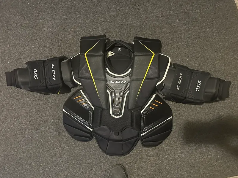 Medium CCM Axis pro Goalie Chest Protector (Used, Like New)