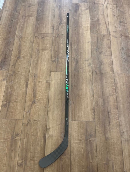 Senior Bauer Pulse Right Handed Hockey Stick P92 70 Flex (New)