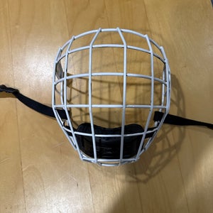 Medium CCM FM580 Full Cage (Used)