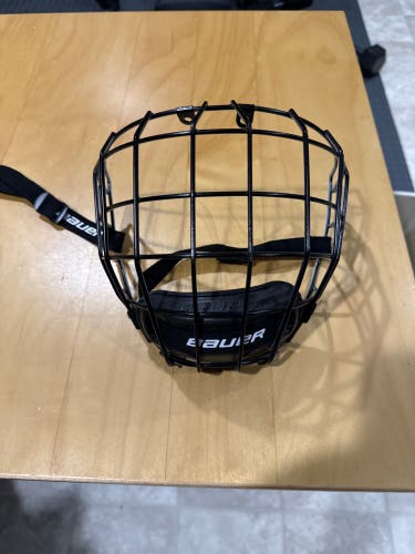 Medium Bauer Profile II Facemask Full Cage (Used)