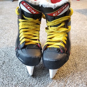CCM JetSpeed FT4 Hockey Skates Regular Width Size 2.5 (Used)