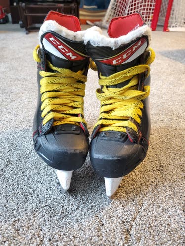 CCM JetSpeed FT4 Hockey Skates Regular Width Size 2.5 (Used)