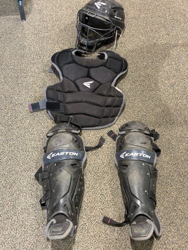 Easton Prowess Catcher's Combo I (Ages 9-12)