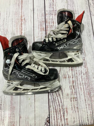 Senior Bauer Vapor X3.7 Hockey Skates Regular Width 8 (Used)