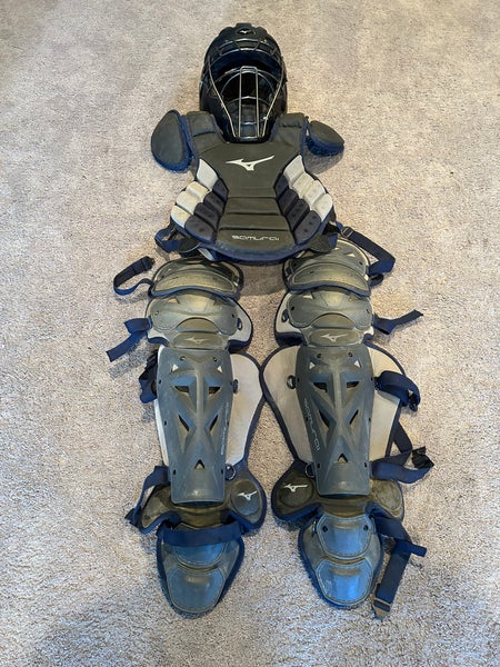 Black/Navy Mizuno Samurai Catcher's Set (Used)