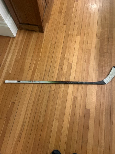 Junior Bauer Vapor Hyperlite 2 Right Handed Hockey Stick P92 87 Flex (Used)