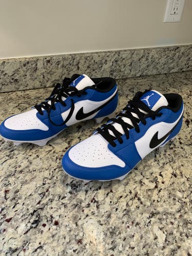 White Men's Size M 12.0 (W 13.0) Adult Nike (New)