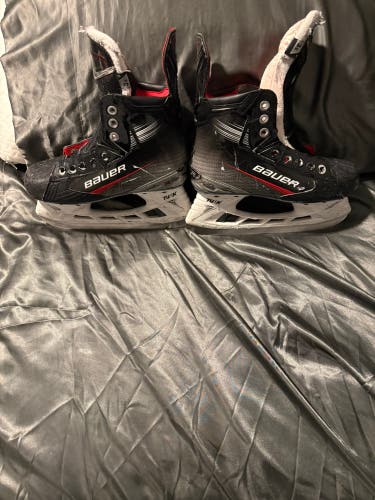 Black 2022 Bauer Vapor XLTX Pro Hockey Skates Size 3.5 (Used)
