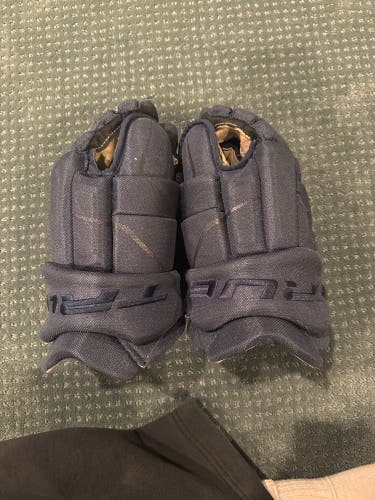 True Catalyst Gloves 13" (Used)