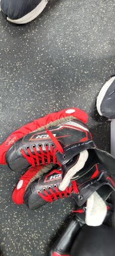 Used CCM JETSPEED 3 Junior Hockey Skate Junior 03 11497-S000155195