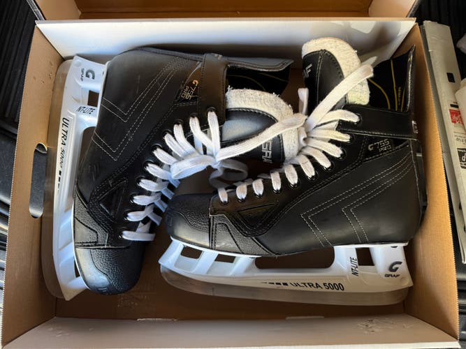 2024 Graf G755 Pro Hockey Skates Regular Width 9 (Used)