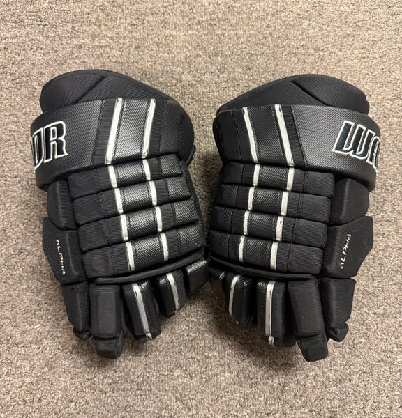 Hockey Player Gloves - WARRIOR