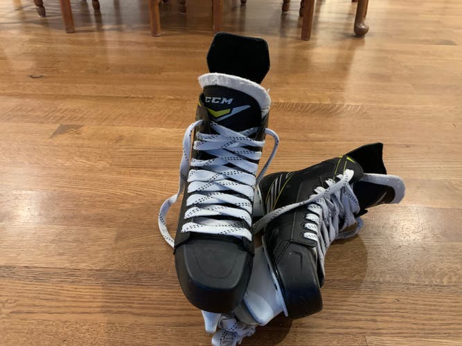 Black CCM Tacks 1092 Hockey Skates Regular Width 7 (Used)
