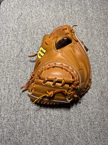 Wilson A2000 RH Catcher's Baseball Glove 33.5" (Used)