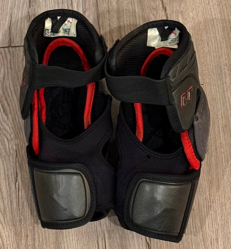 Senior Medium CCM U+ CL Elbow Pads Pro Stock (Used)