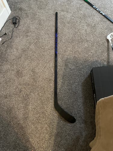 (NEW) Senior CCM Ribcor Trigger 10 Pro Right Handed Hockey Stick P28 70 Flex