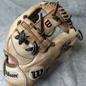 White Wilson A2000 RH Infield Baseball Glove 12" (Used)