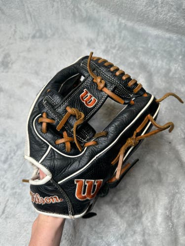 Black Wilson A550 RH Infield Baseball Glove 11.5" (Used)