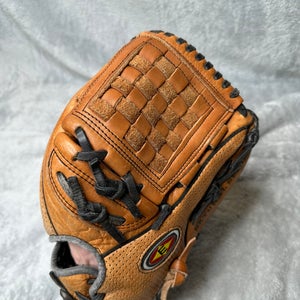 Brown Easton Natural RH Pitcher's Baseball Glove 12.5" (Used)