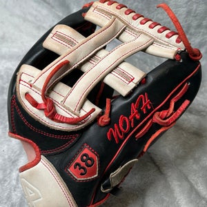 Black 44 Pro Signature Series RH Outfield Baseball Glove 12.5" (Used)