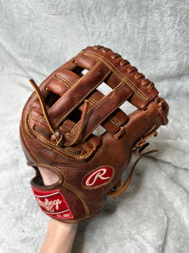 Brown Rawlings Heart of the Hide RH Outfield Baseball Glove 11.75" (Used)