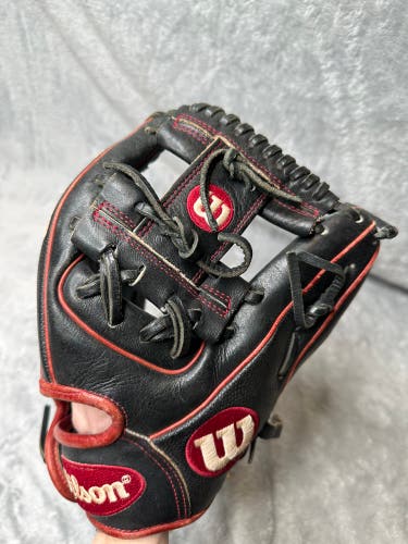 Black Wilson A2000 RH Infield Baseball Glove 11.5" (Used)