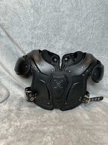 Medium Youth Xenith Xflexion flyte Shoulder Pads (Used)