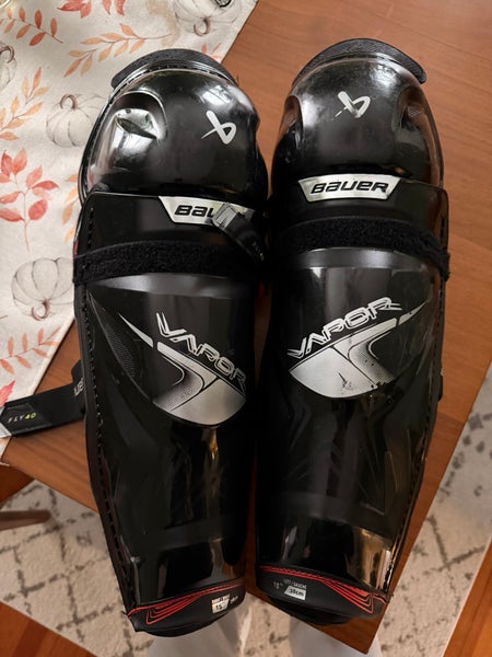 Senior Bauer Fly40 Shin Pads (used)