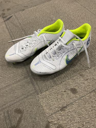 Used Nike Soccer Cleats Grey Senior 6 11614-S000230208