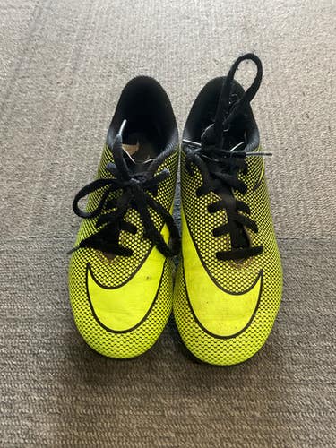 Used Nike Soccer Cleats Black And Yellow Youth 13.0 11614-S000230176