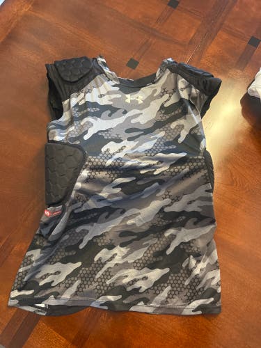 Small Men's Under Armour Compression (New)