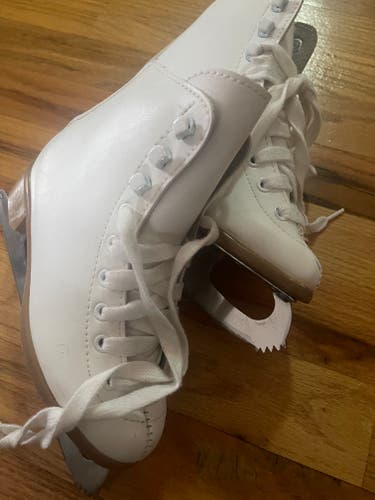 Riedell Figure Skates Junior 12 (Used)