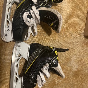 CCM Tacks Hockey Skates Regular Width Size 5 (Used)