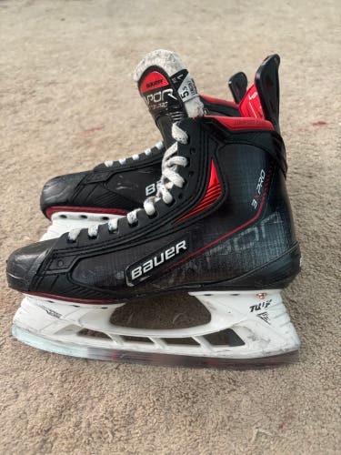 Bauer Vapor 3X Pro Skates Size 5.5 (Used)
